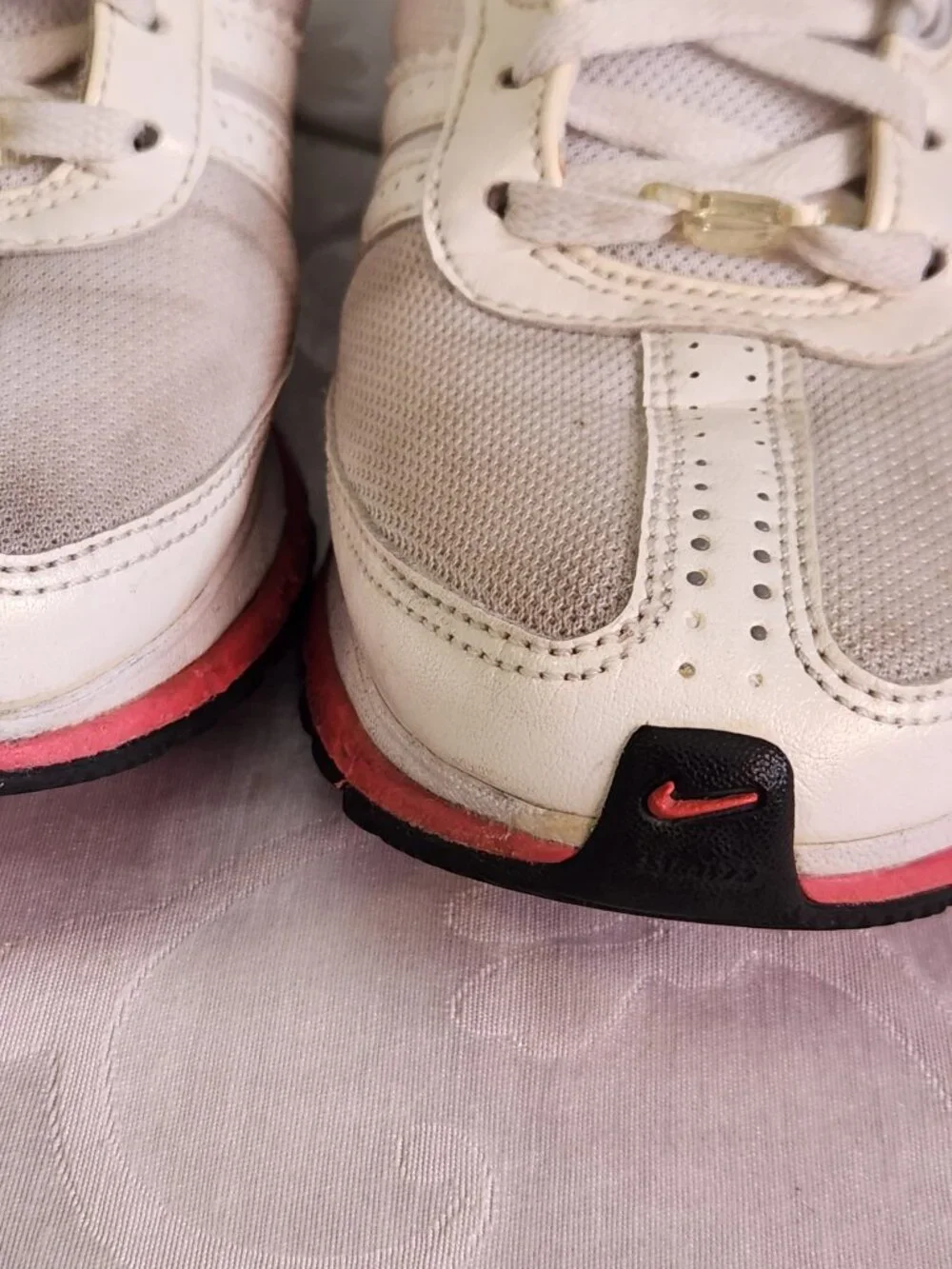 Nike Womens Running Shoes Size 7 White Breathable Mesh Athletic Sneakers lace up - Picture 5 of 11